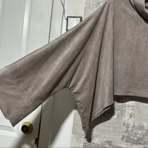 Lime & Vine Cropped Draped Suede Ladies Cowl Neck Top LARGE Pullover - Picture 7 of 9